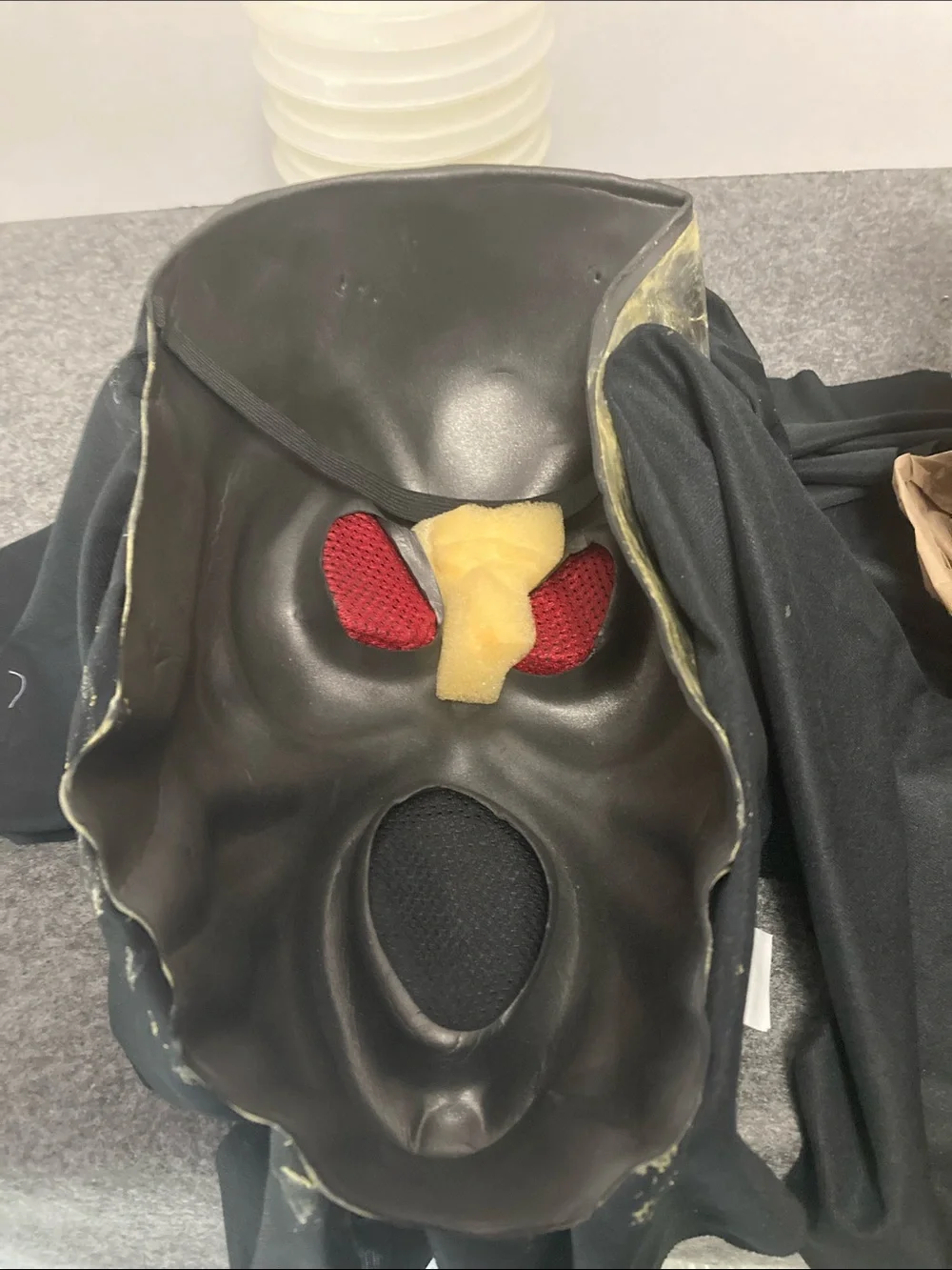 Halloween screamer goulash black Mask red eyes spooky creepy adult one size